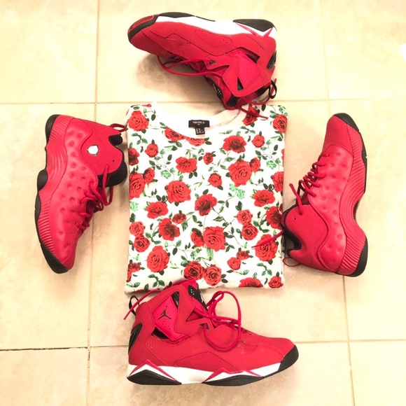 ❌🚫SOLD🚫❌ 🌹 🌹 🌹 t-shirt - Picture 2 of 4